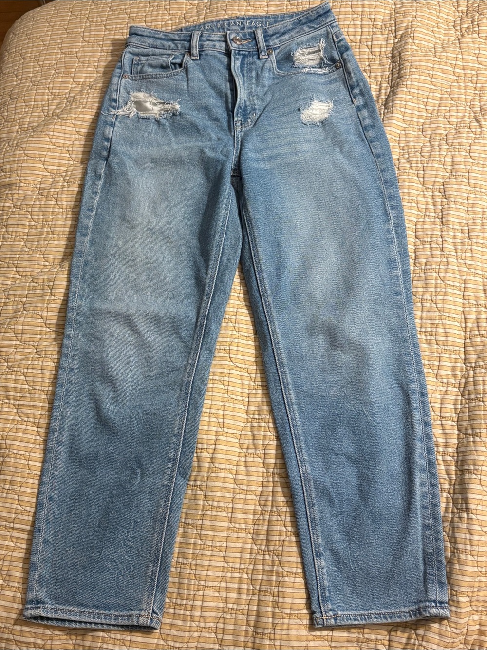 American Eagle Stretch Mom Straight Leg Light Wash Distressed Jeans Size 2 Short